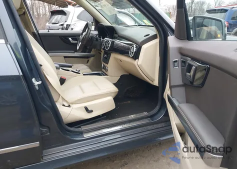 2015 Mercedes-Benz Glk 350 4Matic z USA, uszkodzony, nr VIN WDCGG8JB7FG441353